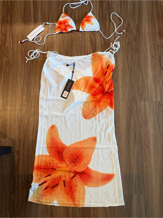 White Fox Boutique Dresses & Skirts - White Fox Boutique Skirt with Orange Floral Print
